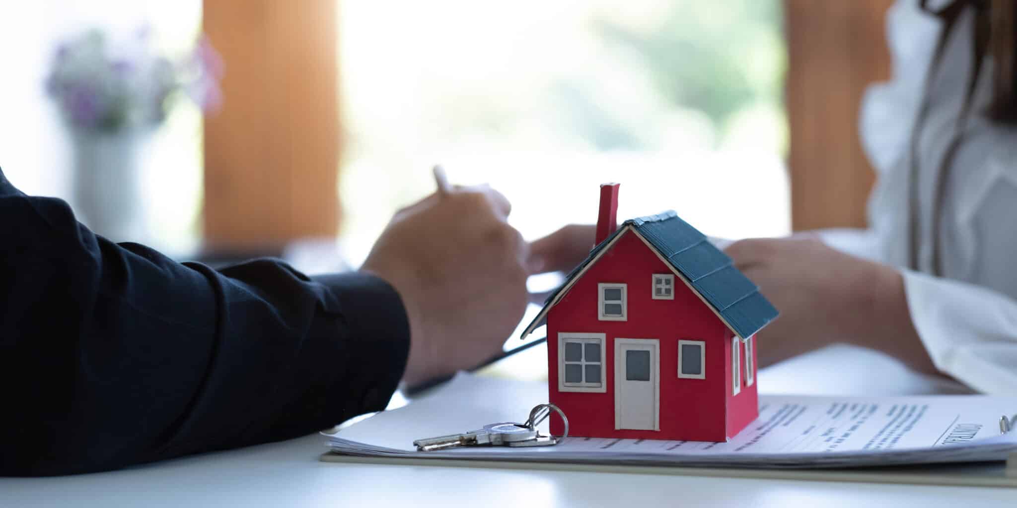 the real estate agent is explaining the house style to the clien